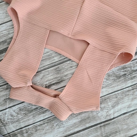 Pink tight dress - Picture 2 of 3